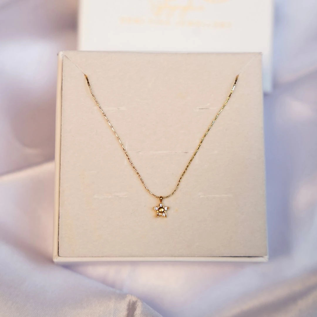 Dainty flower necklace