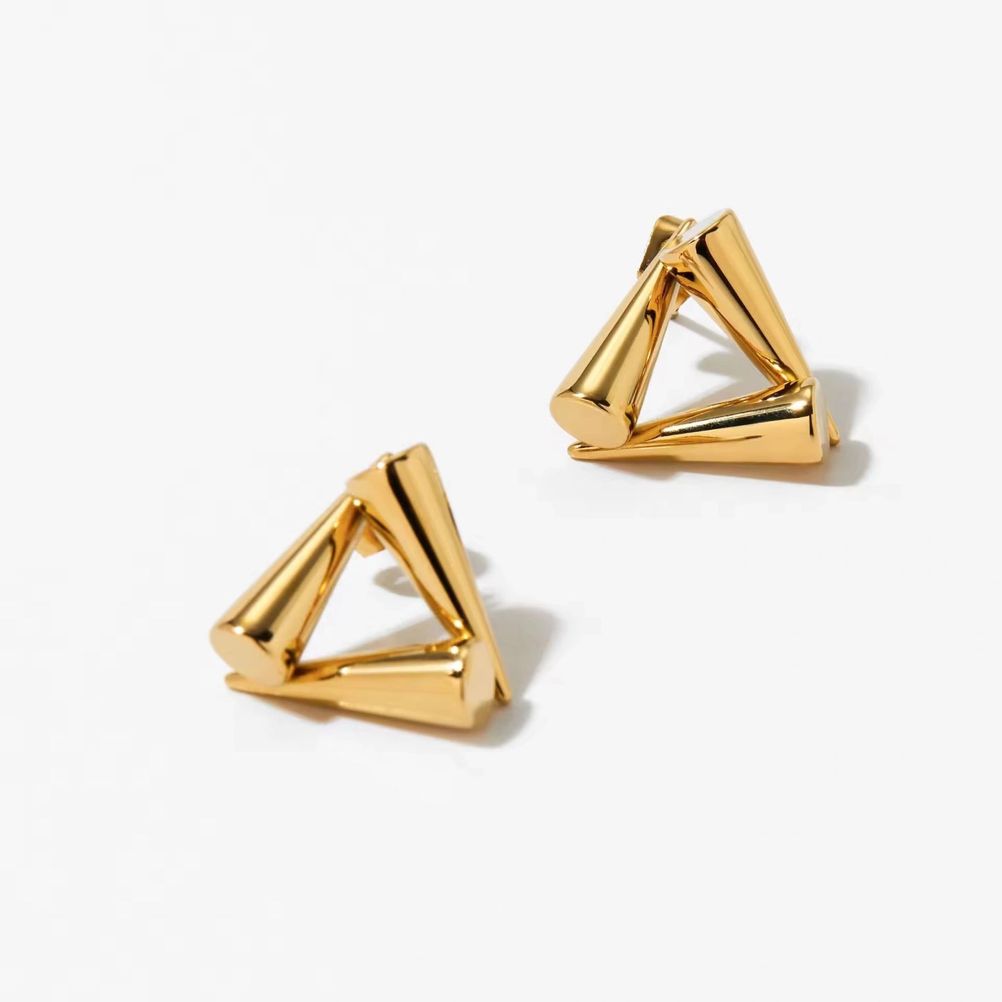 Triangle stud