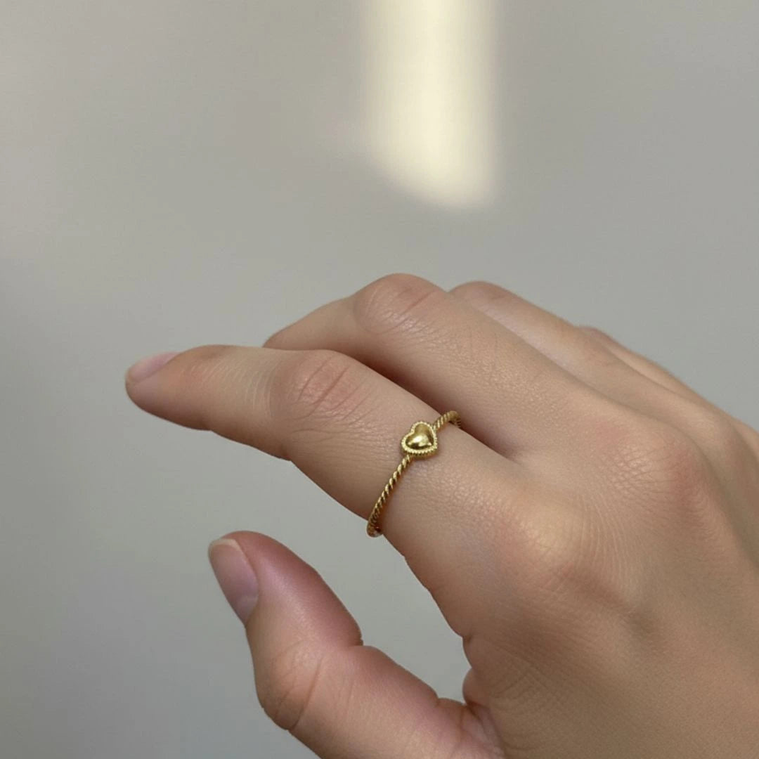 Minimal heart ring