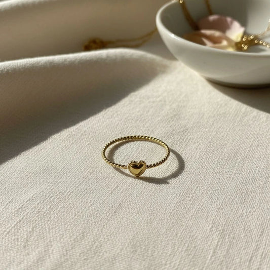 Minimal heart ring